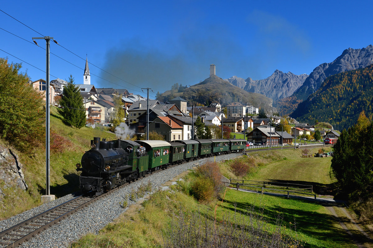 G4/5 108 mit einem Sonderzug am 15.10.2017 bei Ardez. 