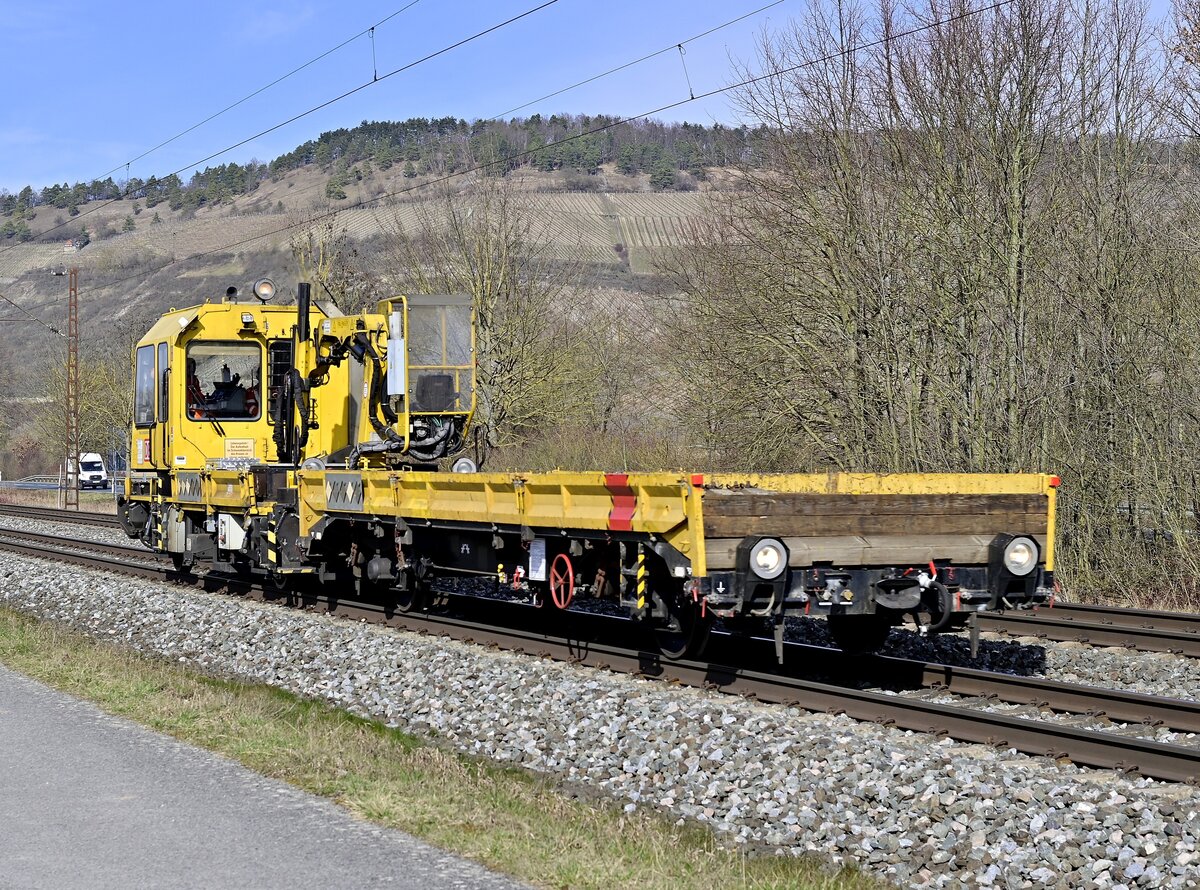 GAF mit Anhänger voraus bei Thüngersheim gen Veitshöchheim fahrend am 1.3.2022