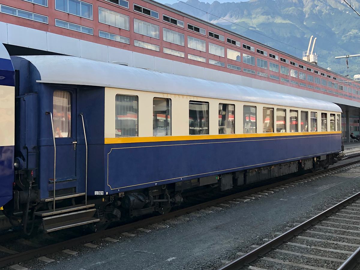 Ganz am Zugschluss hing ebenfalls noch ein MAV Salonwagen dran. Innsbruck Hbf am 11.08.2021