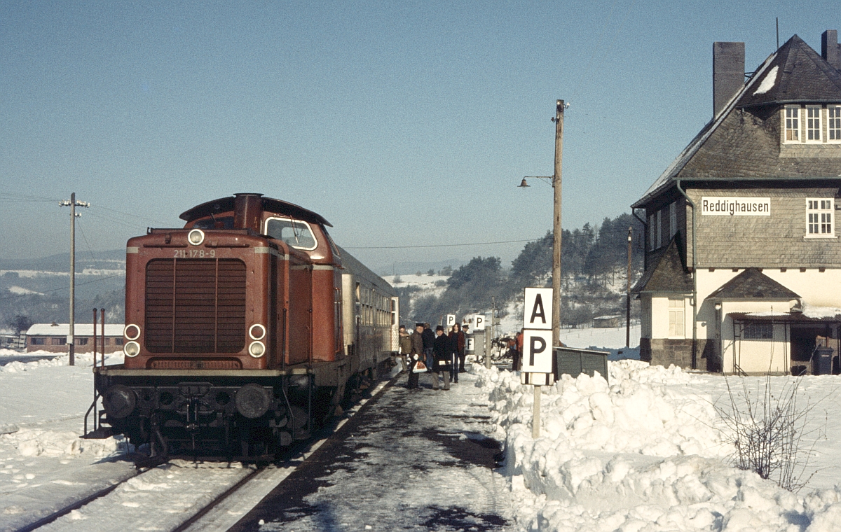 Ganz gut frequentiert ist N 6075 Frankenberg-Berleburg im Januar 1979. Heute befindet sich hier ein Radweg.