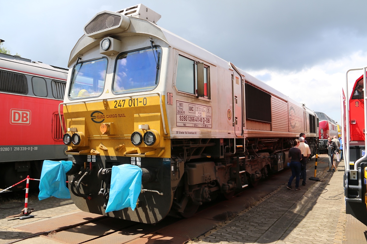 Ganz nah kam man an die 247 011-0 (266 411-8) heran, die zum 100-jährigen Jubiläum am 14.06.2014 im Bahnbetriebswerk Bremen Sebaldsbrück auf dem Außengelände ausgestellt war.