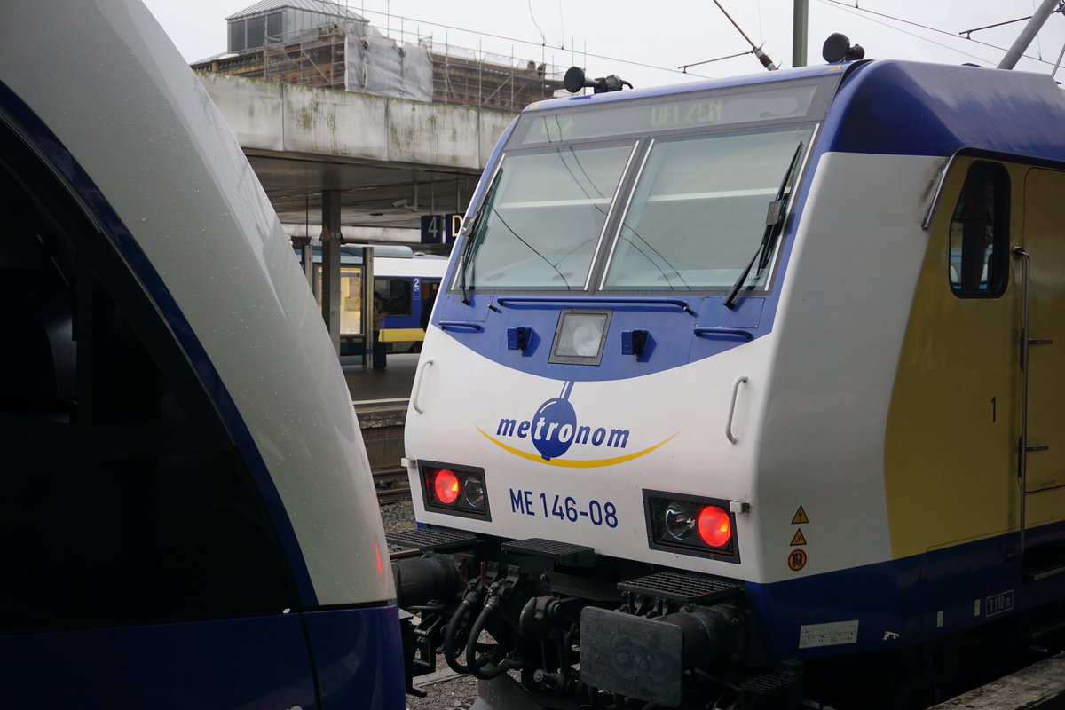 Ganz nah standen sich VT622 und 146 508 in Hannover Hbf. 11.08.2017