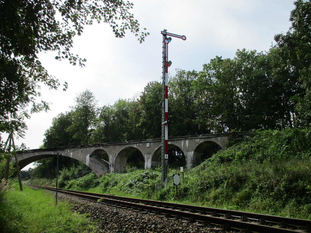 Ganz schön hoch ist das Einfahrsignal  A  von Putbus.Aufnahme am 06.September 2021.