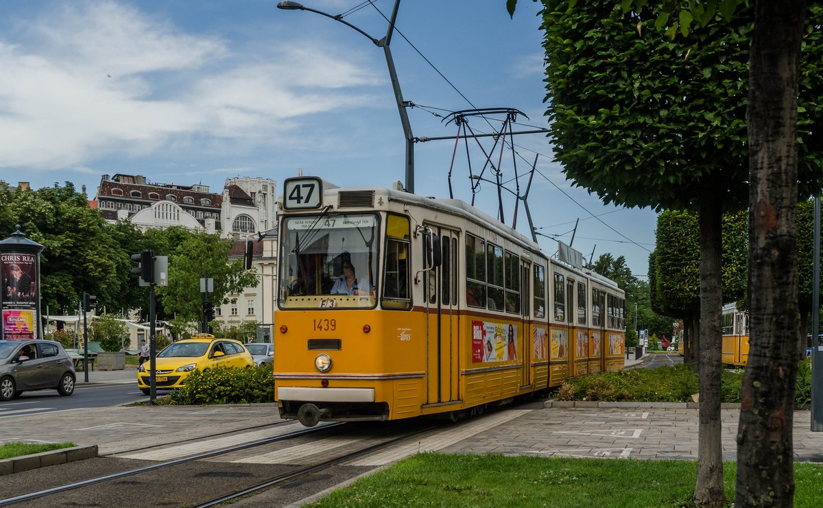 Ganz Tw 1439 verlässt am 29.Juni.2017 die Endstelle  Deák Ferenc tér M 