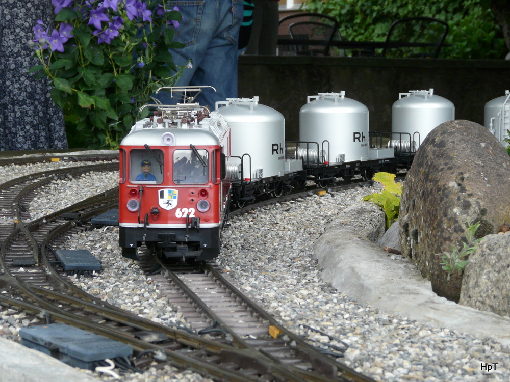 Gartenanlage der Stockerenbahn in Bolligen/BE .. Gterzug im Bahnhof am 11.08.2013