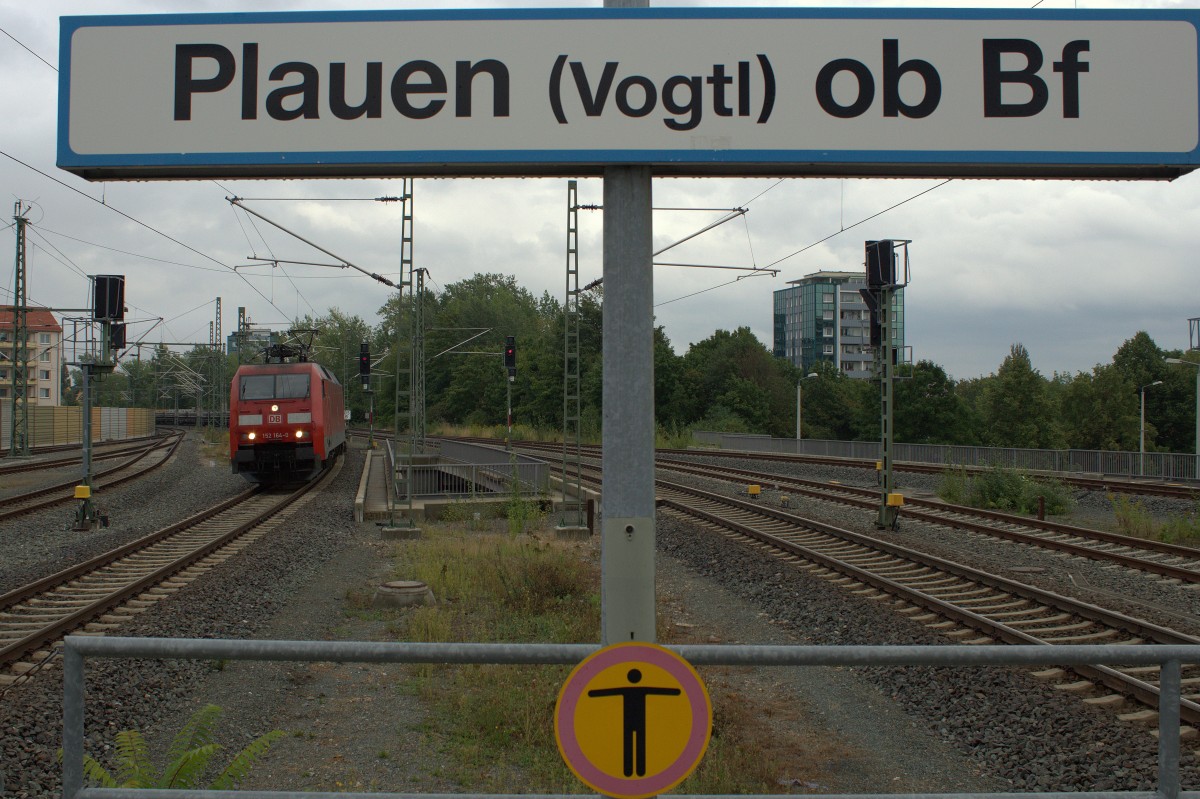 GB 62136 Laußig - Nürnberg passiert hier mit Schwellen Plauen (Vogtl) ob Bf. Aufgenommen am 28.08.2015. Gezogen hat diesen Zug die 152 164-3 welcher hier auch Lichthupe gab. 
