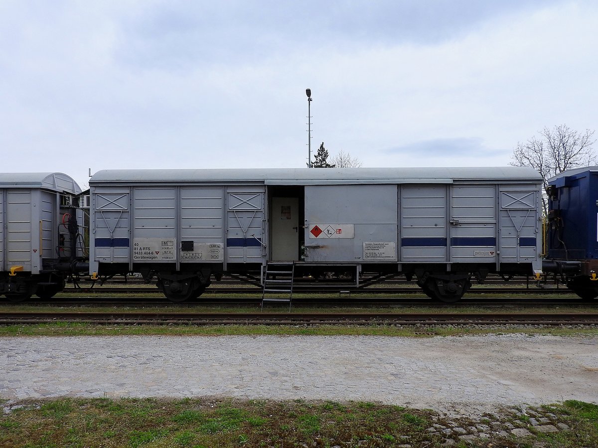 Gbs, bzw. Gerätewagen 40 81(A-RTS)9433 404-6)im Einsatz, Bhf. Ried; 180412