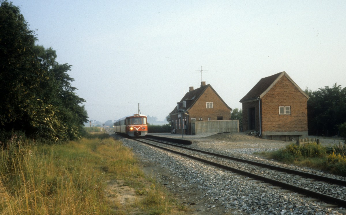 GDS (Gribskovbanen) Triebzug (Ym + Yp + Ys) Bahnhof Ørby am 11. Juli 1983.