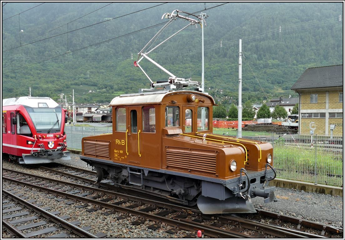 Ge 2/2 161 zieht in Tirano die Personenwagen ankommender Züge ab. (06.09.2019)