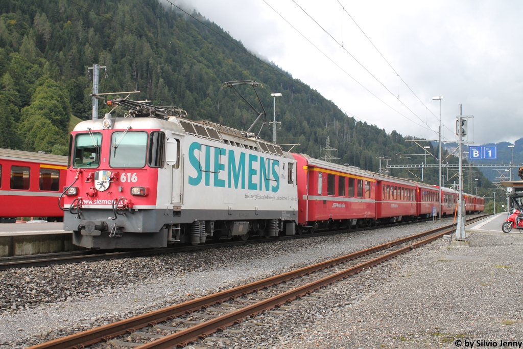 Ge 4/4'' 616 ''Siemens'' am 12.9.2017 als RE 1037 nach Davos Platz in Schiers.