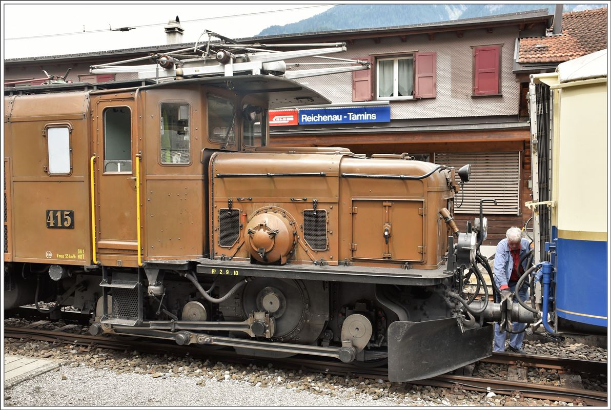 Ge 4/4 I 415 hat in Reichenau-Tamins die Richtung gewechselt mit Zug 2140. (21.07.2017)
