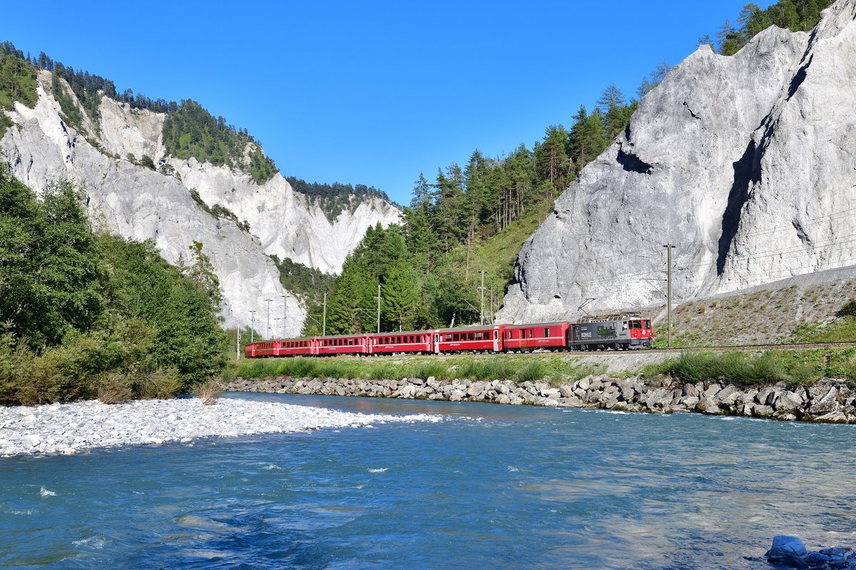 Ge 4/4 II 616 mit einem Regio am 09.09.2020 bei Versam.