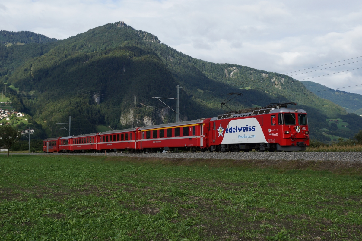 Ge 4/4 II 618 befindet sich am 14.09.2013 mit dem RE 1327 kurz vor Malans.