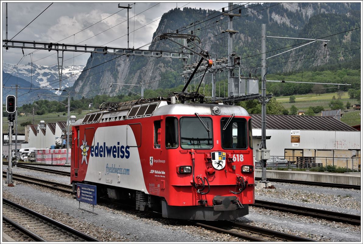 Ge 4/4 II 618  Bergün/Bravuogn  in Untervaz-Trimmis. (18.05.2017)