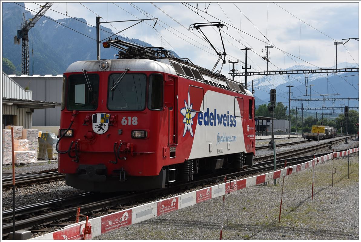 Ge 4/4 II 618  Bergün/Bravuogn  in Untervaz-Trimmis. (18.05.2017)