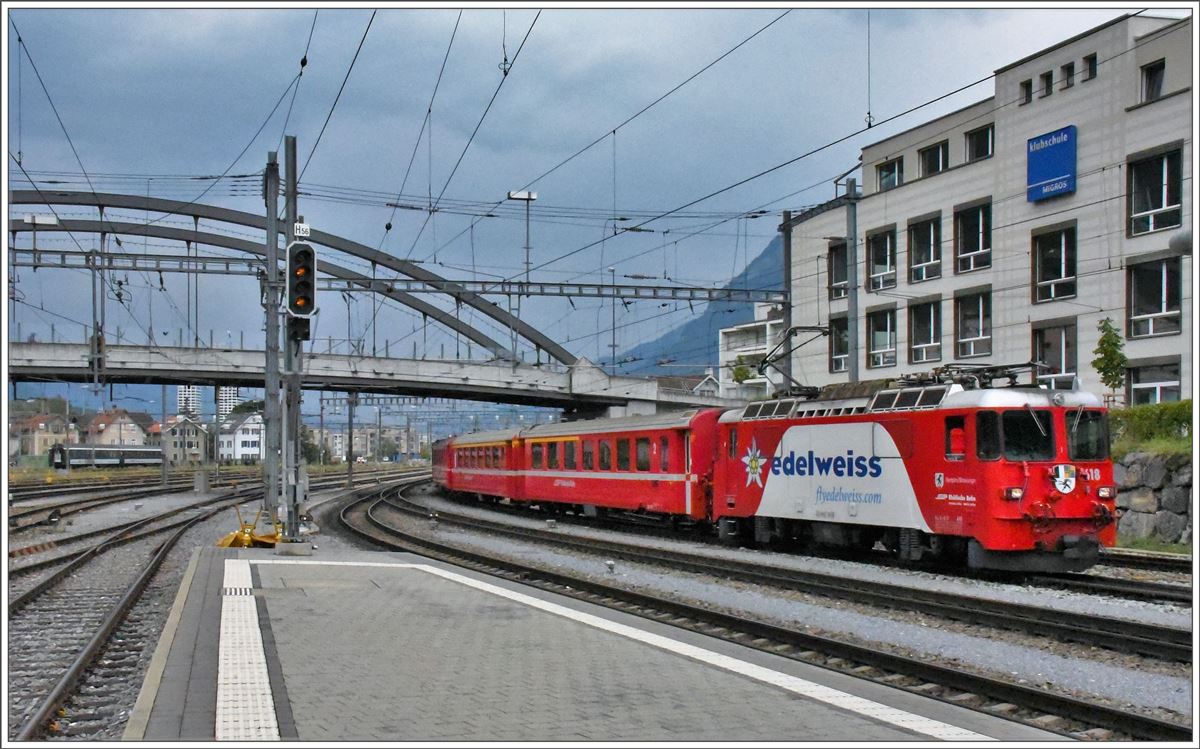 Ge 4/4 II 618  Bergün/Bravuogn  als RE 1724 aus Disentis bei der Einfahrt in Chur. (15.09.216)