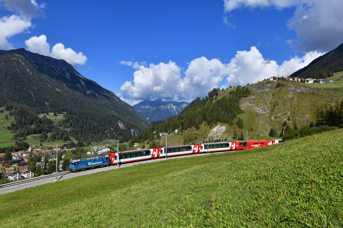 Ge 4/4 II 619 mit GEX 905 am 10.09.2018 bei Bergün. 