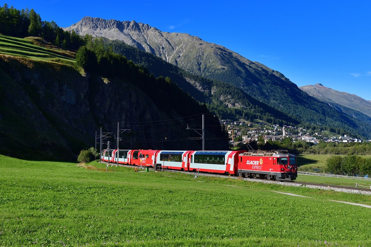 Ge 4/4 II 623 mit einem GEX am 03.09.2019 bei Celerina.