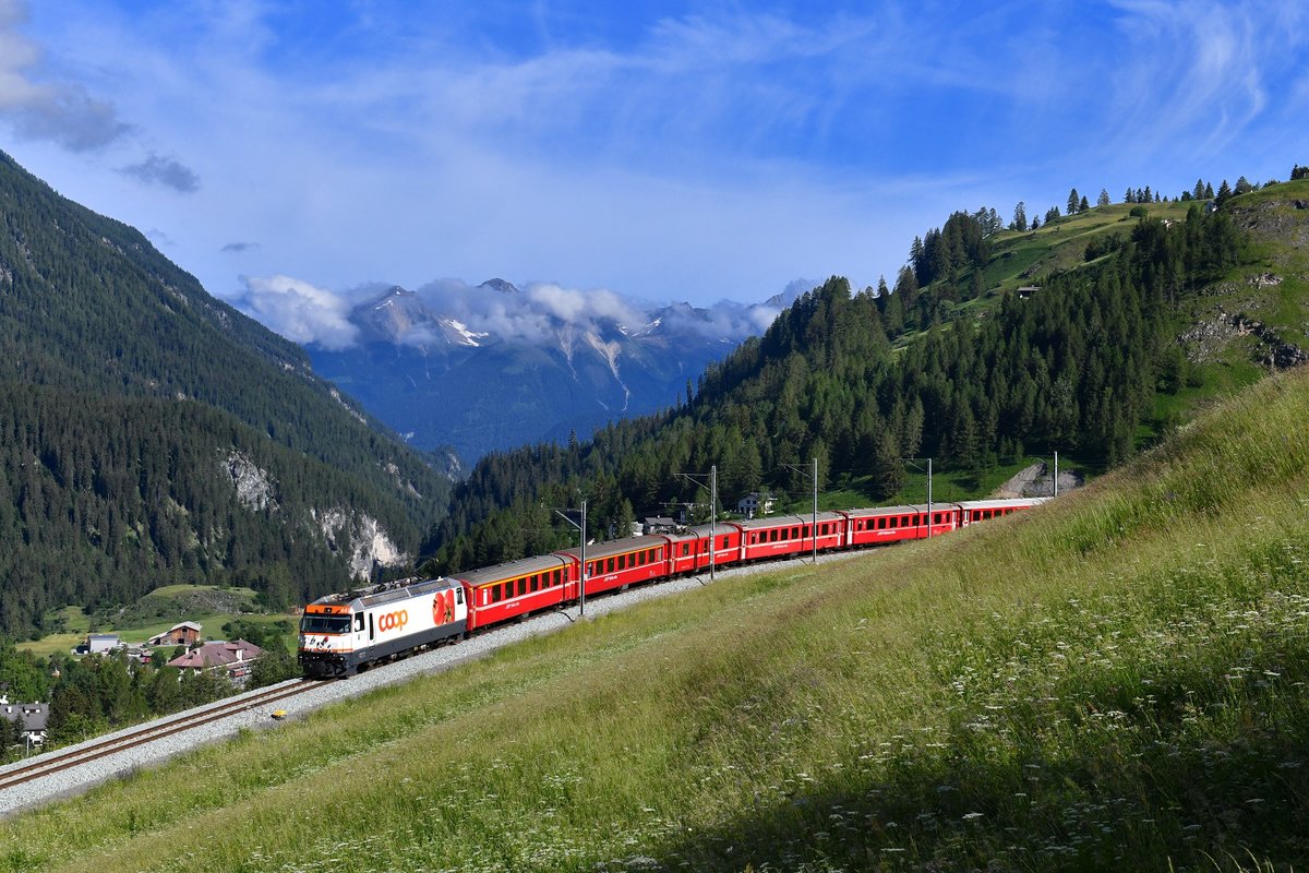 Ge 4/4 III 641 mit einem IR am 15.06.2018 bei Bergün.