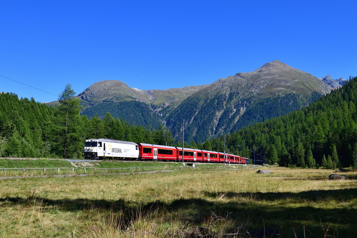 Ge 4/4 III 642 mit einem IR am 03.09.2019 im Val Bever.