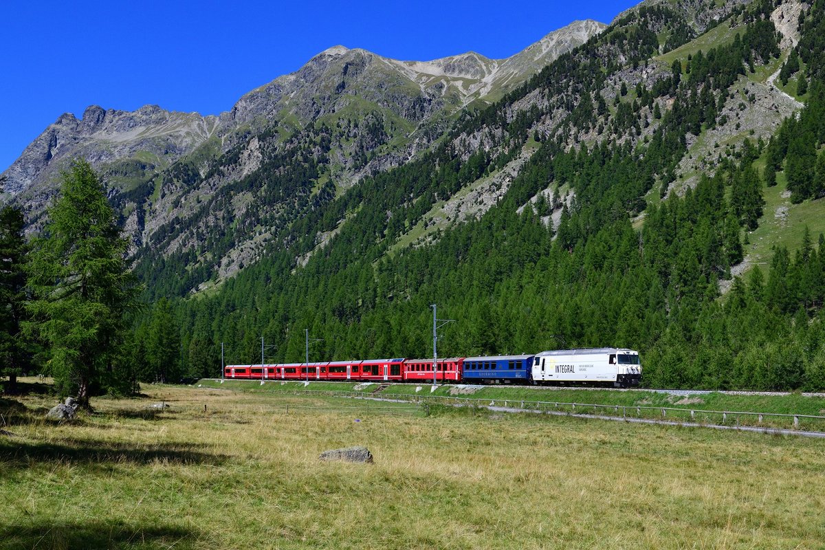 Ge 4/4 III 642 mit einem IR am 03.09.2019 im Val Bever.
