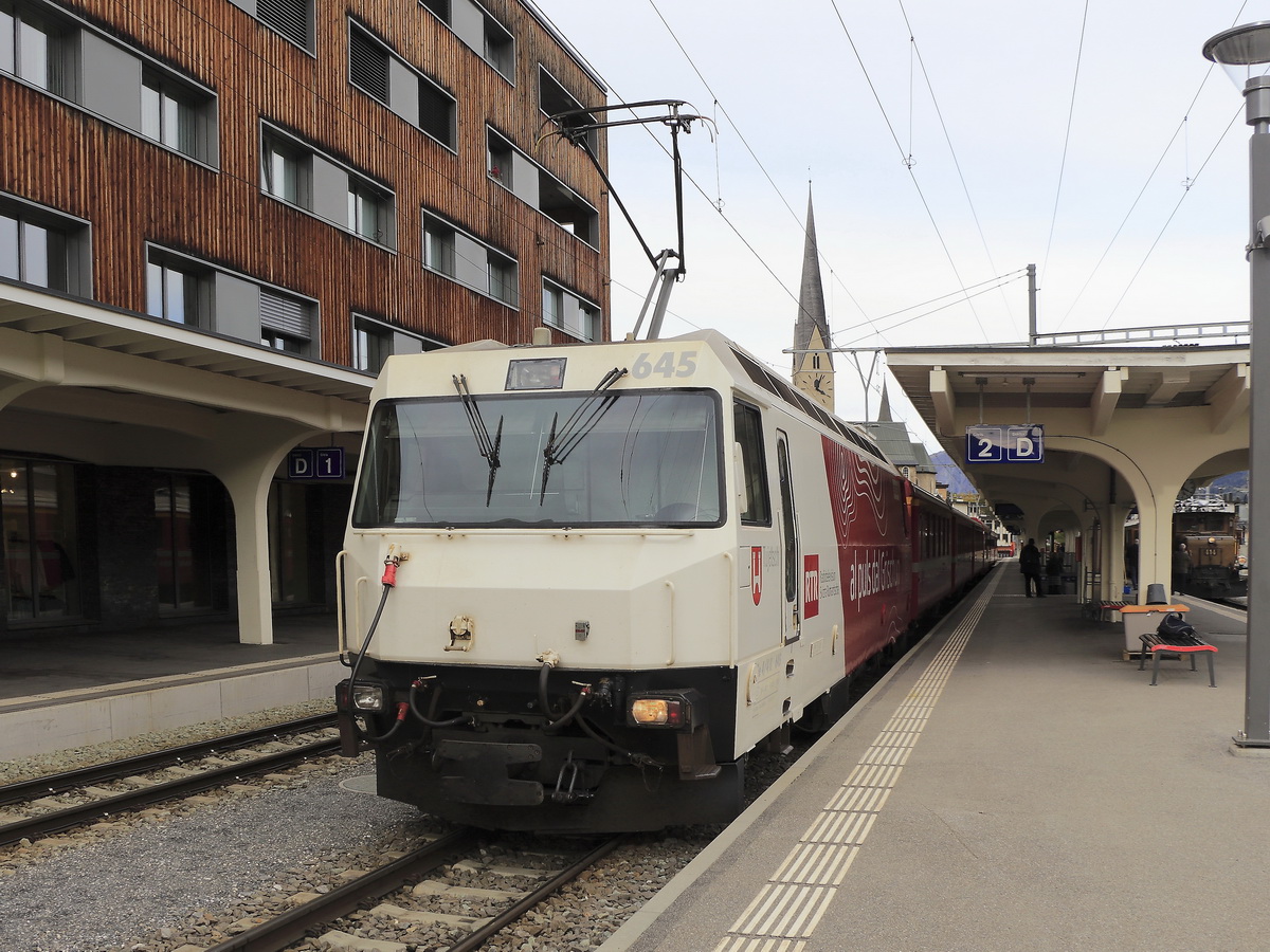 Ge 4/4 III 645  Tujetsch  steht im Bahnhof von Davos Platz am 12. Oktober 2019. 

