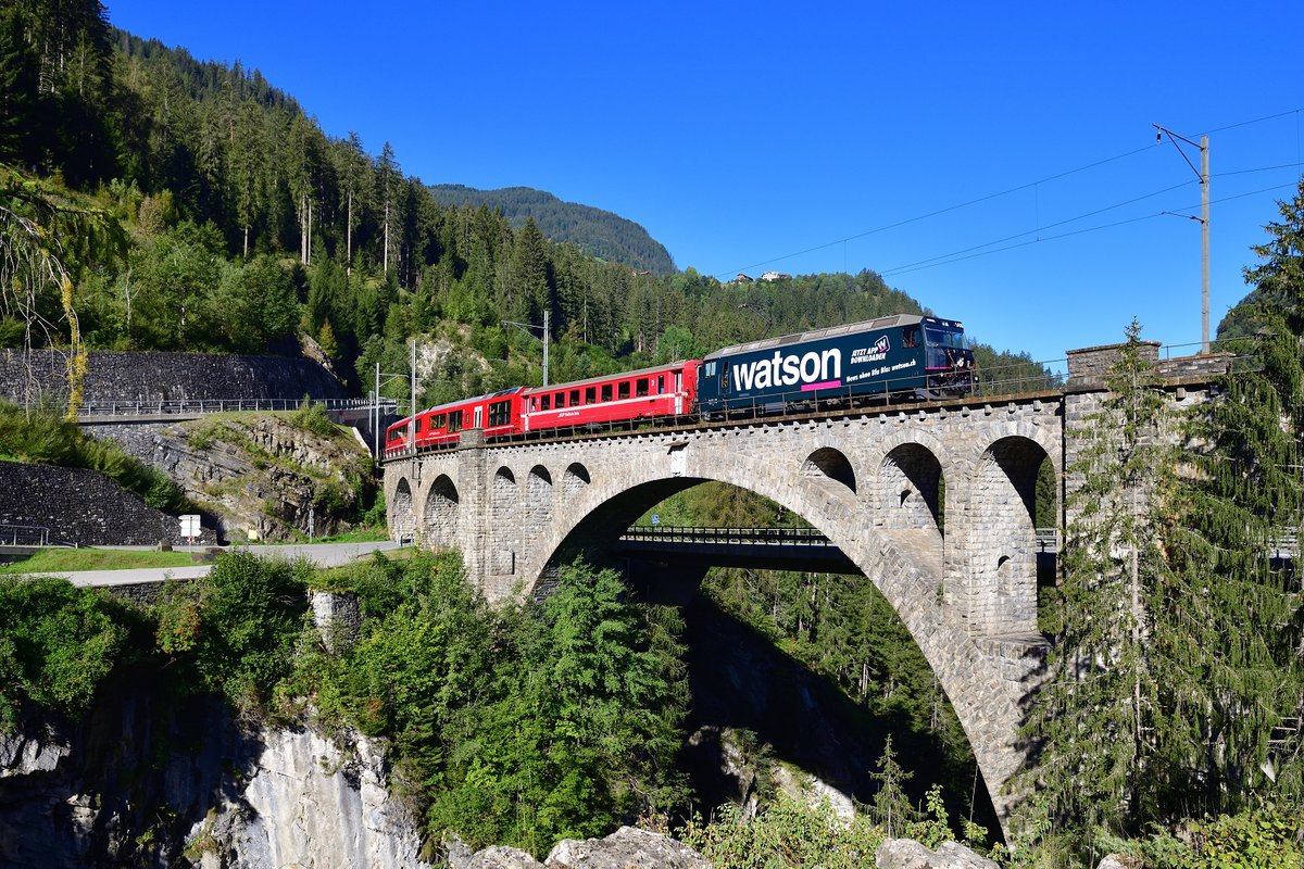 Ge 4/4 III 648 mit einem IR am 08.09.2020 bei Solis.