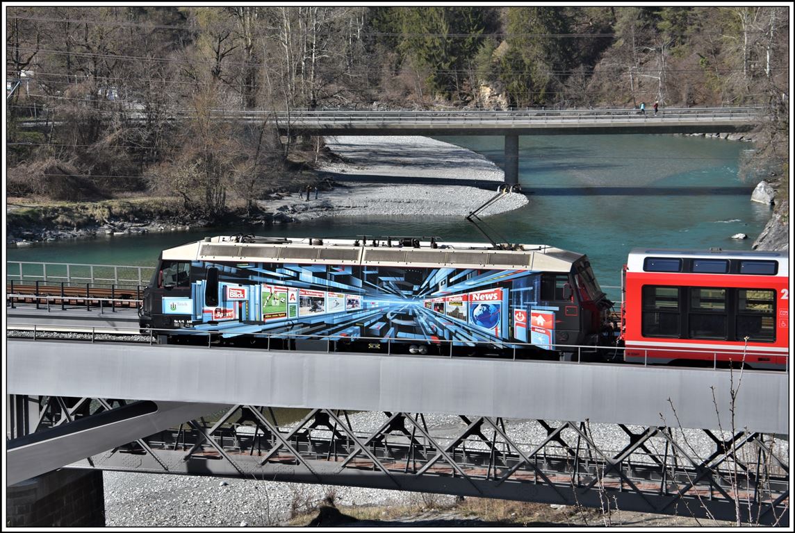 Ge 4/4 III 648  Susch  mit IR1153 nach St.Moritz auf der Hinterrheinbrücke in Reichenau-Tamins. (01.04.2020)