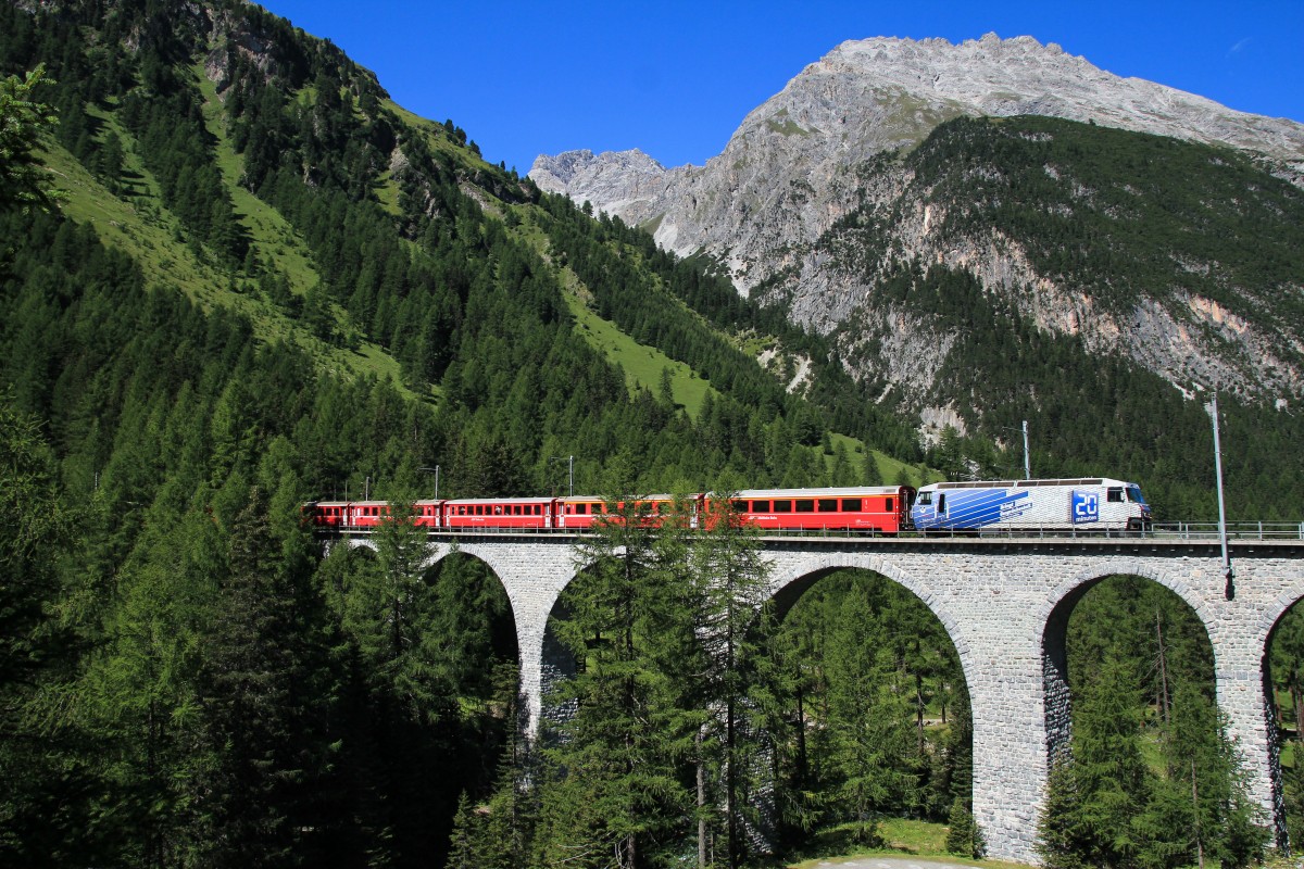 Ge 4/4 III 649 mit einem Regionalzug am 18. August 2014 bei Preda.