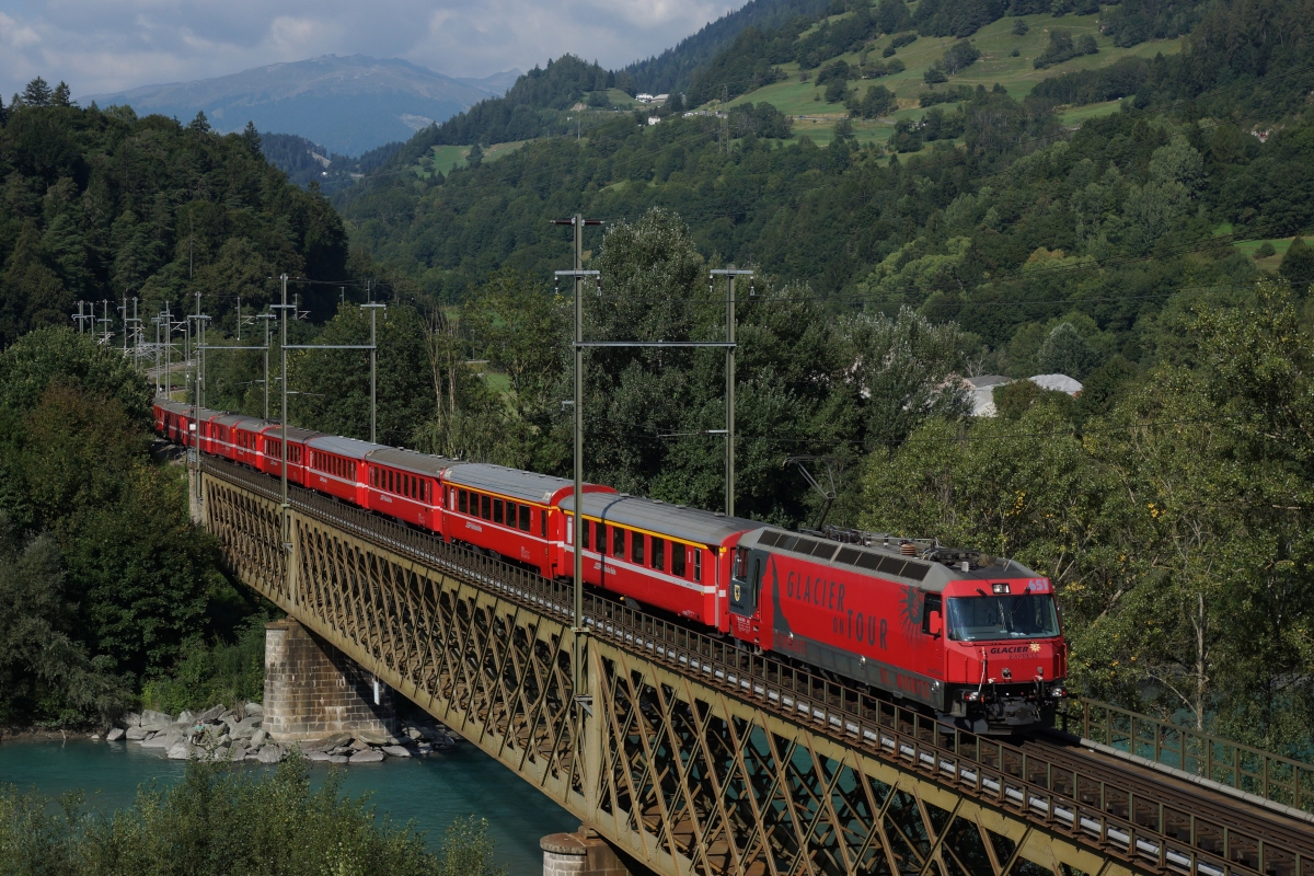 Ge 4/4 III 651 berquert am 31.08.203 die Hinterrheinbrcke bei Reichenau-Tamins.