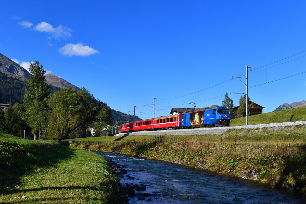 Ge 4/4 III 652 mit einem Regio am 15.09.2018 bei Davos Platz.