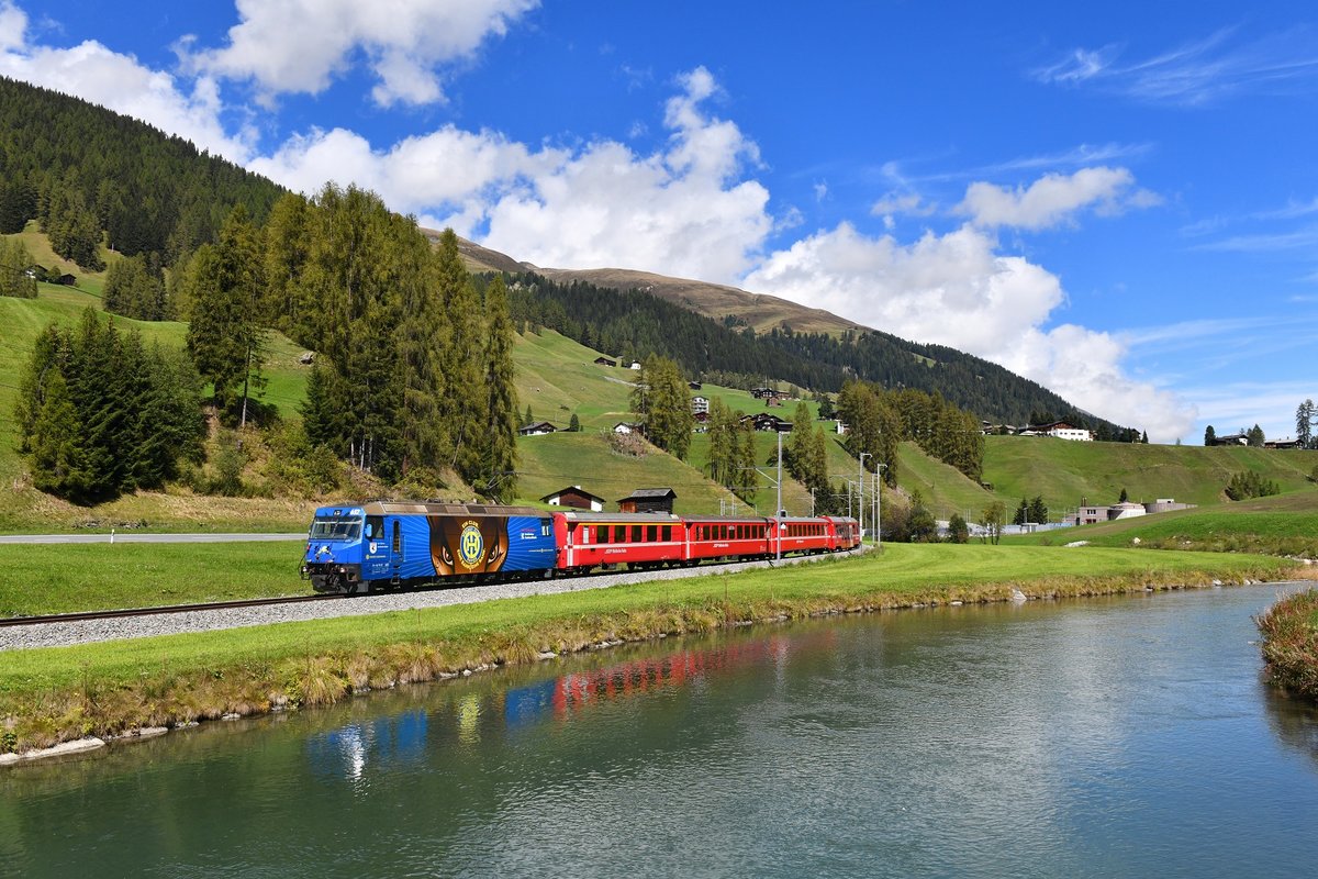 Ge 4/4 III 652 mit einem Regio am 15.09.2018 bei Davos Glaris.