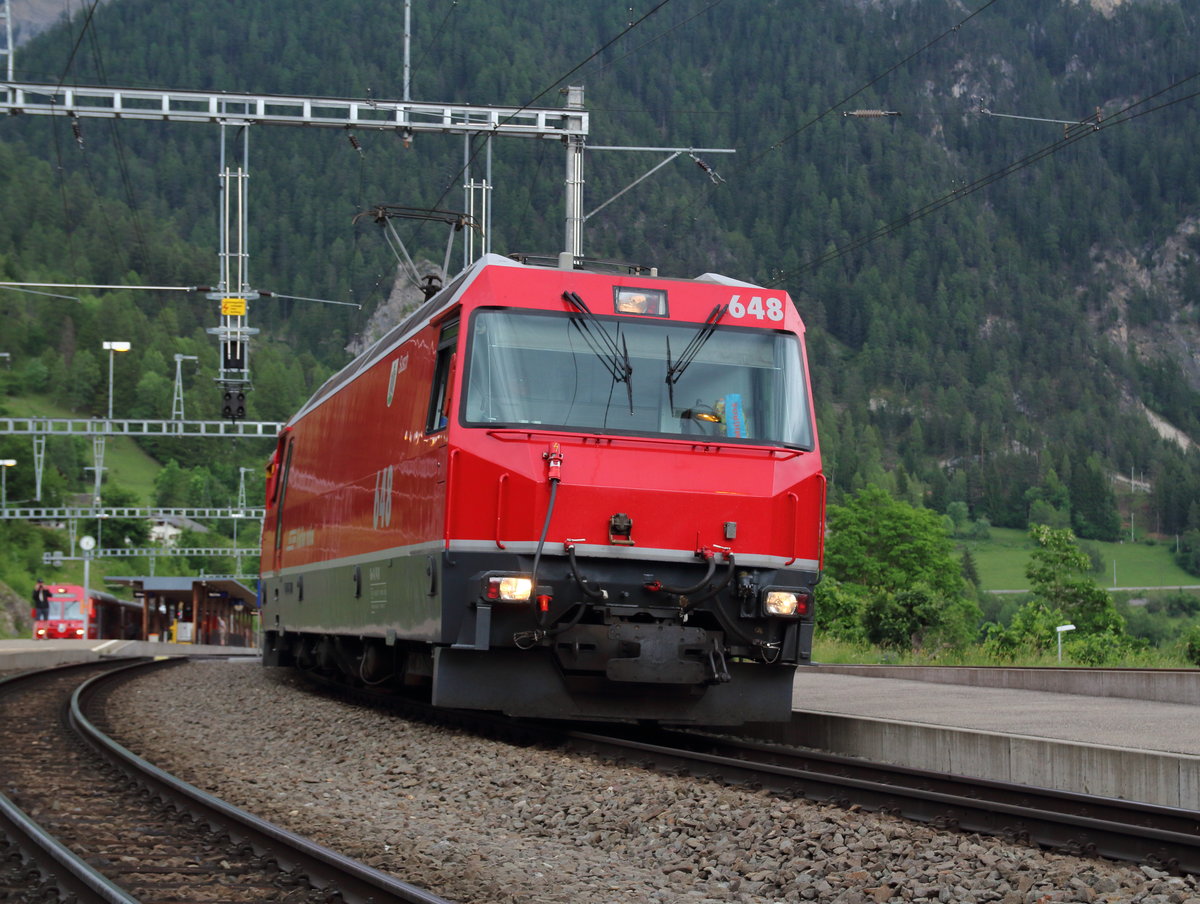 Ge 4/4 III  Susch  verlässt mit einem Regio Express (St.Moritz - Chur) am späten Nachmittag den Bahnhof von Filisur.

Filisur, 14. Juni 2017
