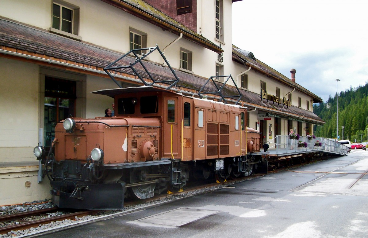 Ge 6/6 I 407 am 24.7.2014 vor dem Bahnmuseum Albula nahe des Bahnhofs Bergün.
