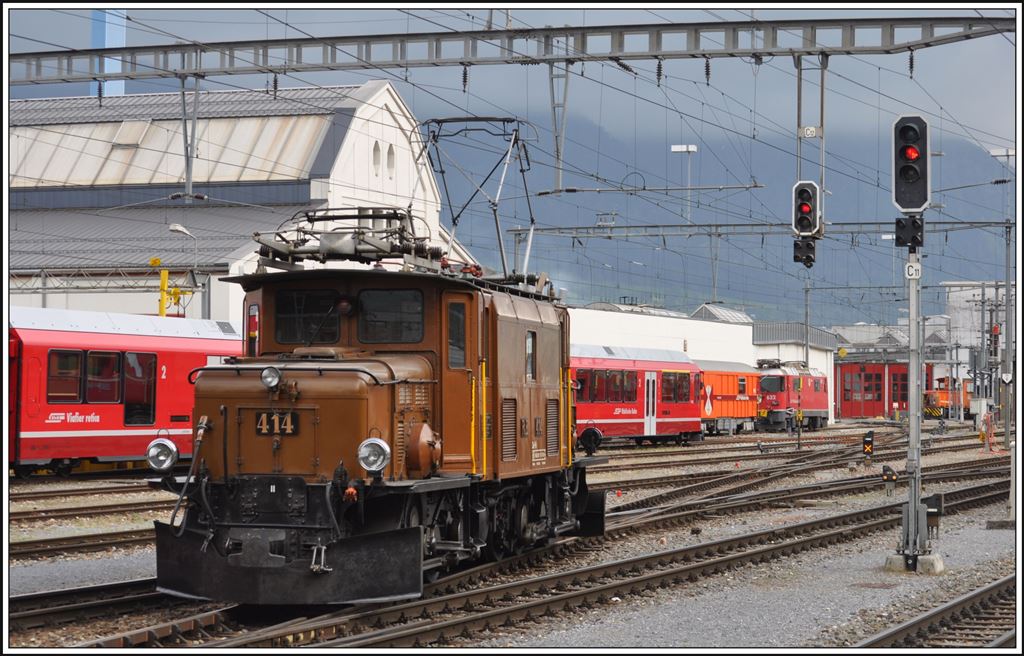 Ge 6/6 I 414 ist ebenfalls auf dem Weg ins Lokdepot Landquart. (05.05.2014)