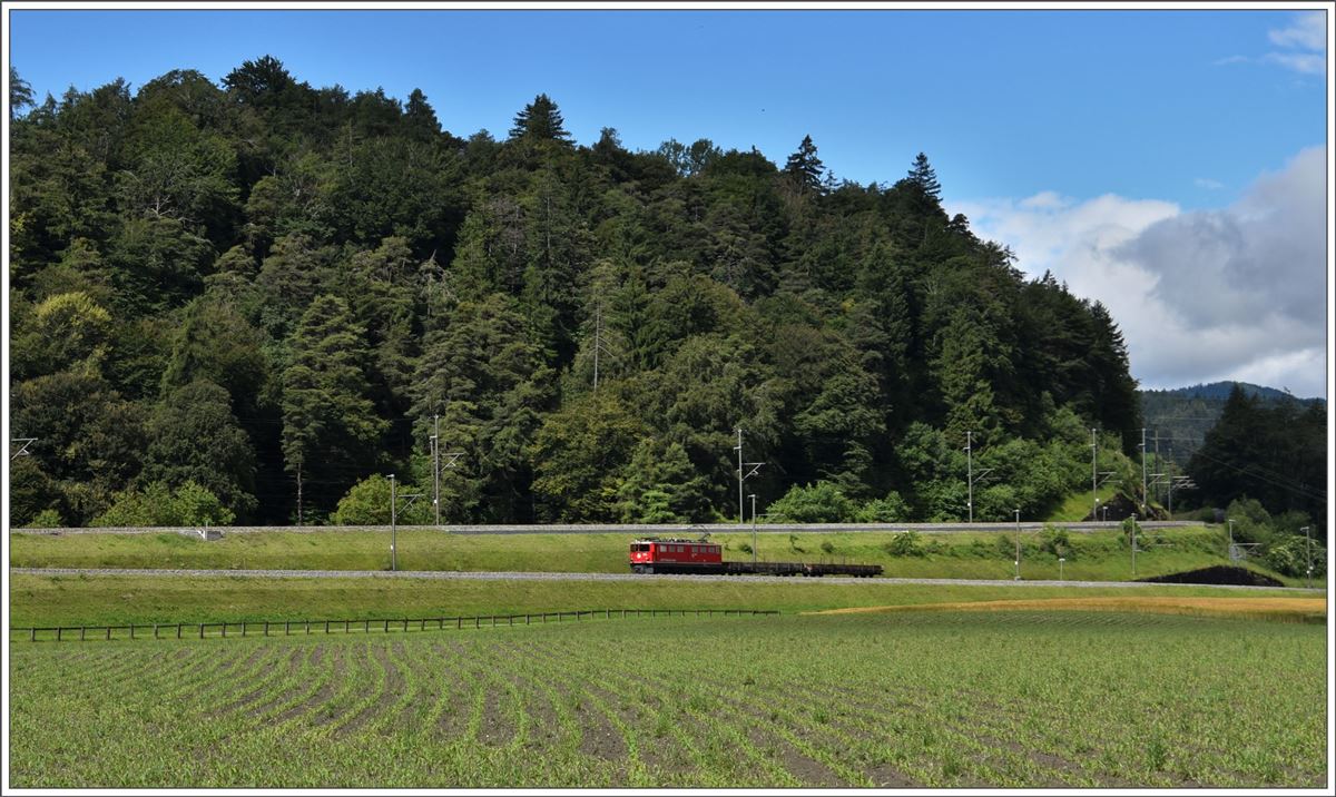 Ge 6/6 II 701  Raetia  kurz vor der Verzweigung Albula-/Oberlandlinie in Reichenau-Tamins. (17.06.2016)