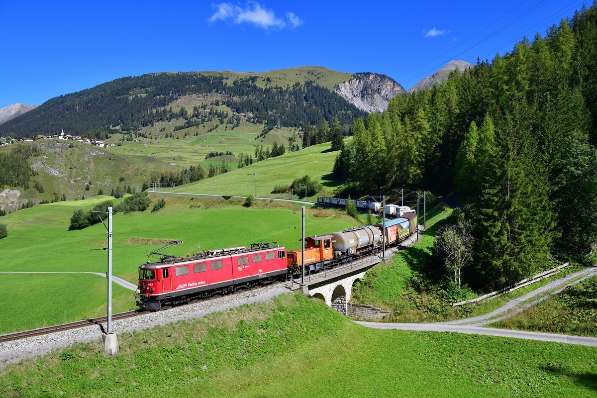 Ge 6/6 II 703 mit einem Güterzug am 08.09.2020 bei Bergün.