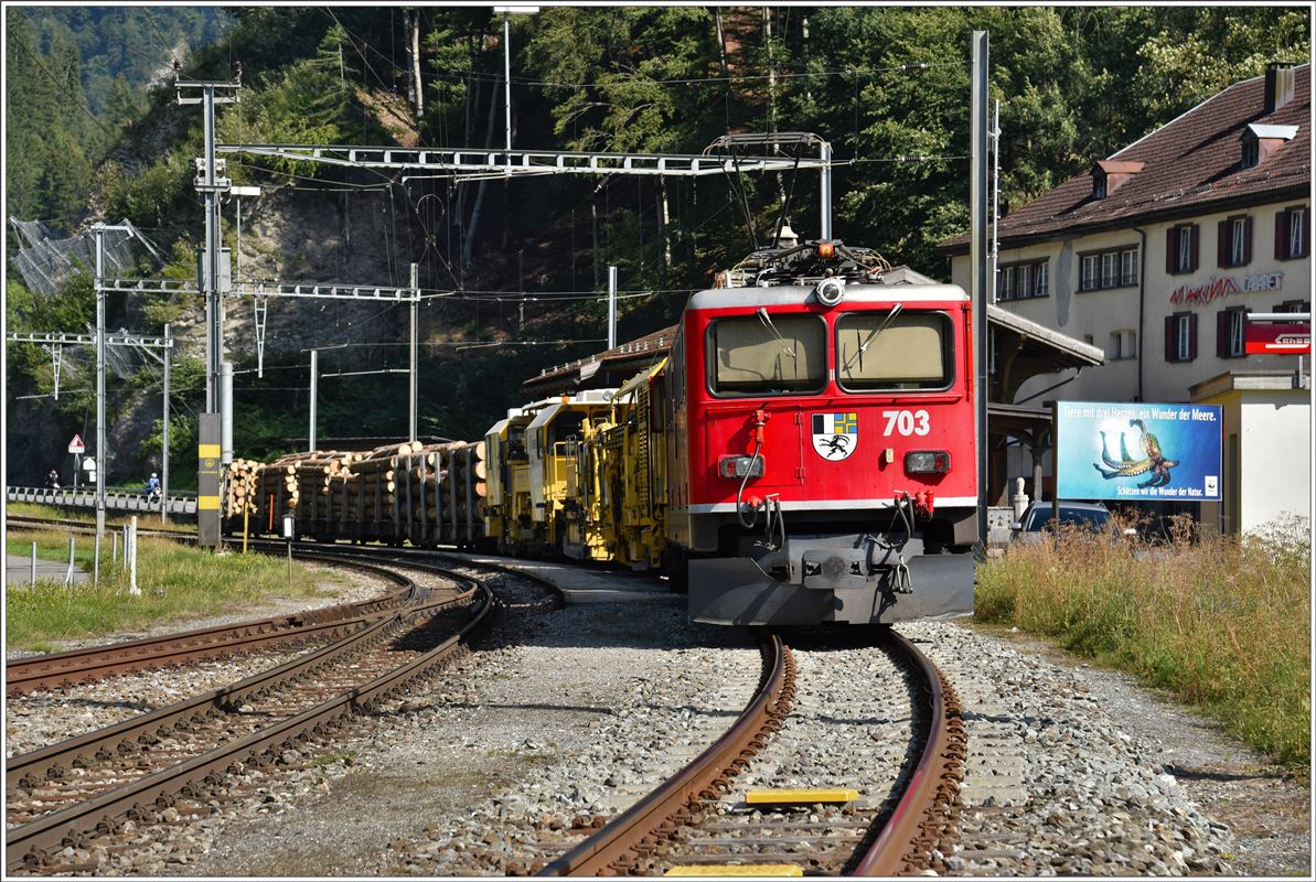 Ge 6/6 II 703  St.Moritz  in Fideris. Geschafft, die Fuhre ist bereit. (02.09.2016)