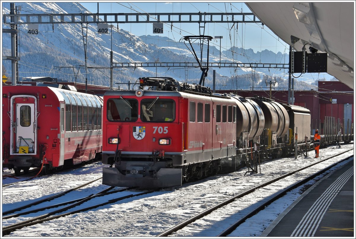 Ge 6/6 II 705  Pontresina/Puntraschigna  in Samedan. (08.11.2016)