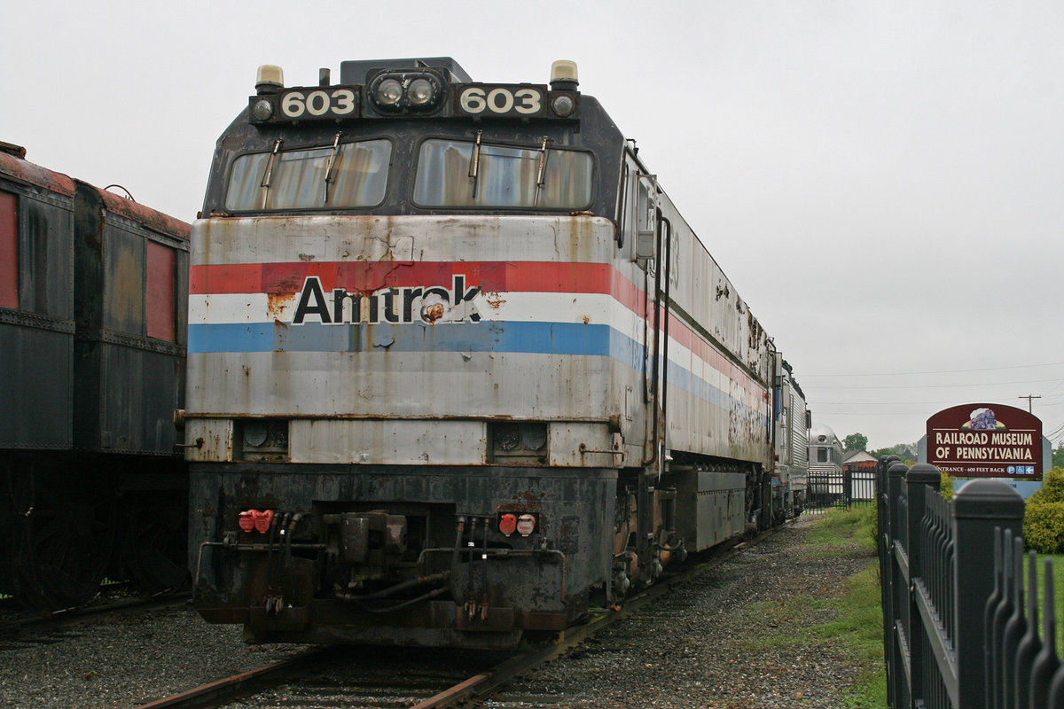 GE E60MA Nr. 603 der Amtrak. Ausgestellt im Railroad Museum of Pennsylvania in Strasburg, Pennsylvania / USA, 17. Mai 2018.