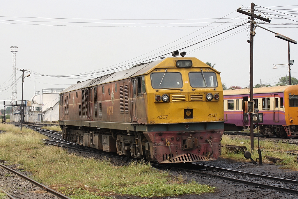 GEA 4537 (Co'Co', de, General Electric, Bj.1995) am 22.März 2014 im Depot Kaeng Khoi Junction.