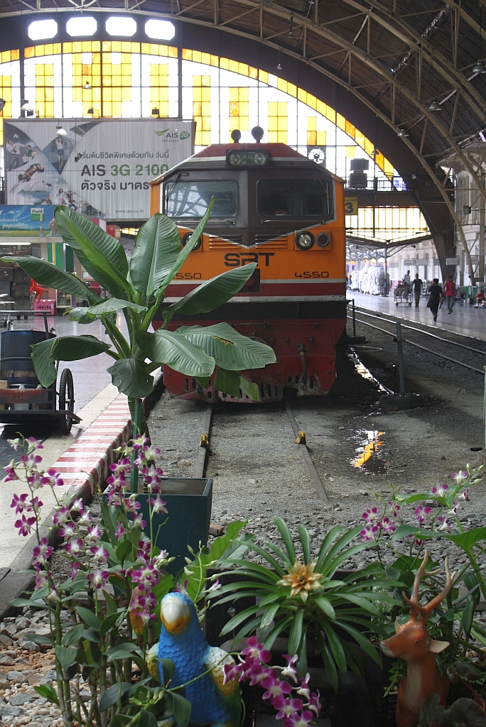 GEA 4550 (Co'Co', de, General Electric, Bj.1995) am 28.Mai 2013 im Bf. Hua Lamphong. 

