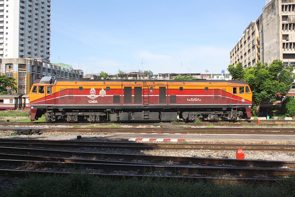 GEA 4554 (Co'Co', de, General Electric, Bj.1995) am 28.Mai 2013 im Bf. Hua Lamphong. 