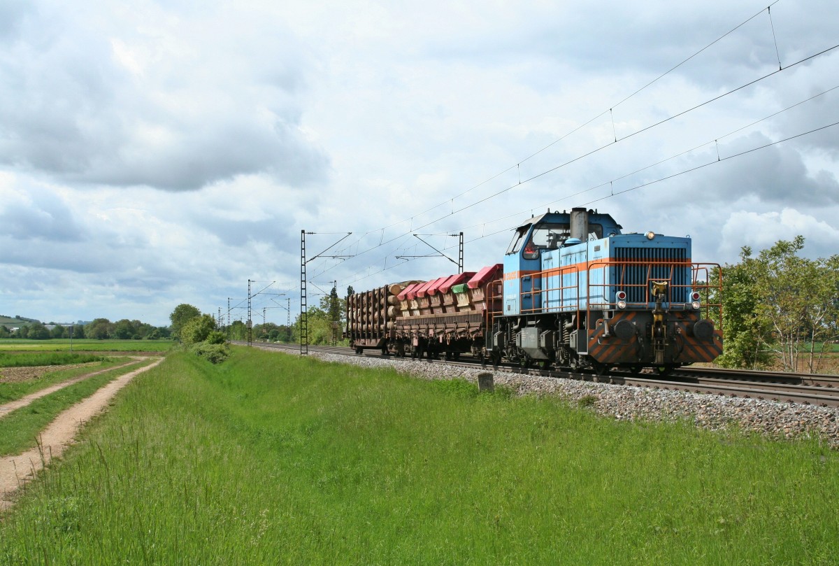 Geburtstagsbild Nr. 1:
575 002-7 (SWEG-V103) mit dem 55827 von Neuenburg (Baden) nach Freiburg (Breisgau) Gbf am 08.05.14 bei Hügelheim.
Grüße an den Lokführer!