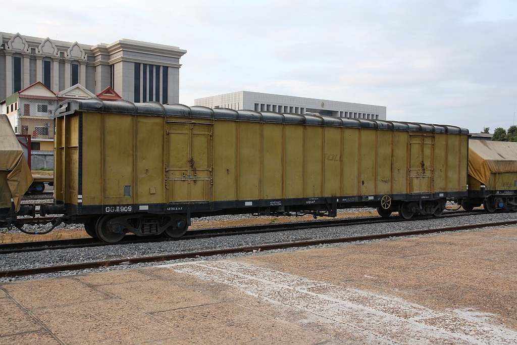 Gedeckter Güterwagen GGv 11.909 am 18.März 2017 in der Phnom Penh Station.