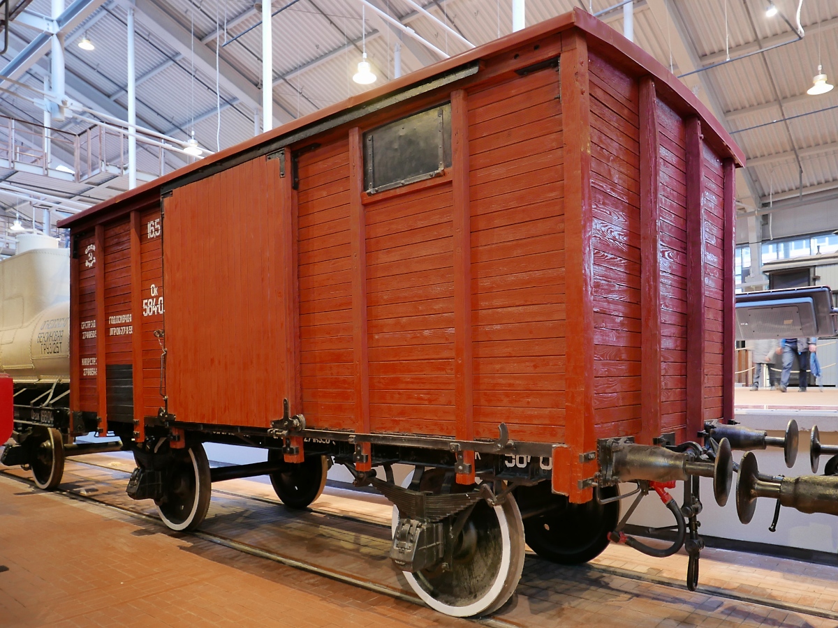 Gedeckter Güterwagen Ok 584032, gebaut vor 1900, im Russischen Eisenbahnmuseum in St. Petersburg, 4.11.2017