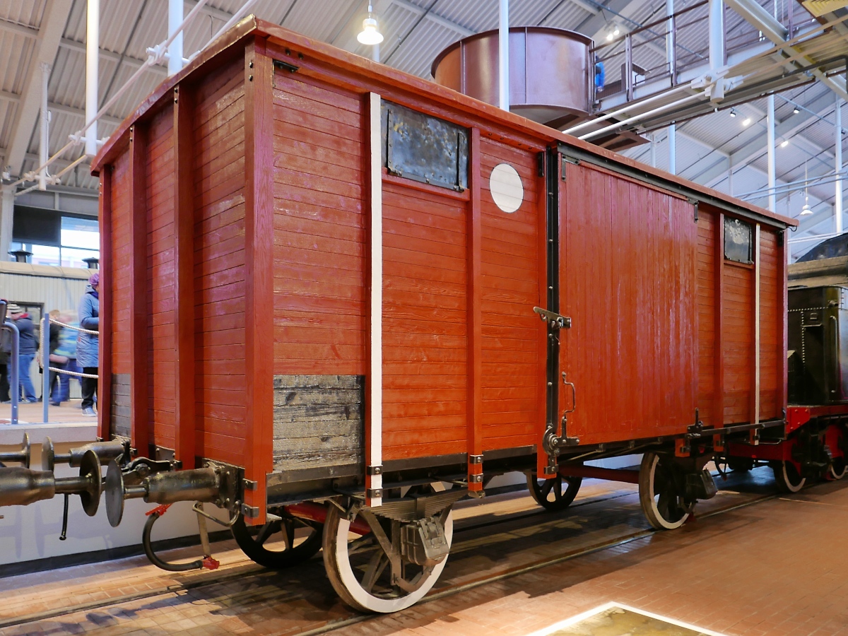Gedeckter Güterwagen der Regelbauart, OP-T 473990, gebaut 1912, im Russischen Eisenbahnmuseum in St. Petersburg, 4.11.2017