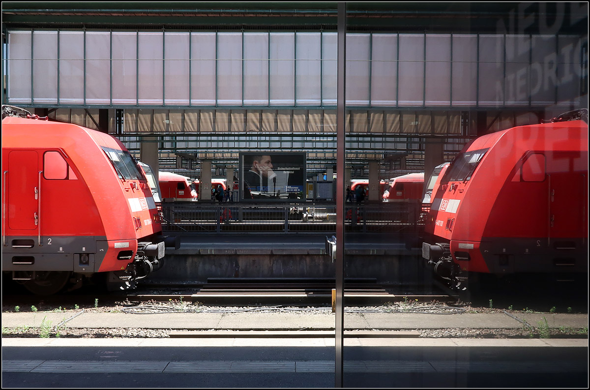Gegenüberstellung -

So habe ich den Stuttgarter Hauptbahnhof bislang noch nicht gesehen.

13.07.2017 (M)