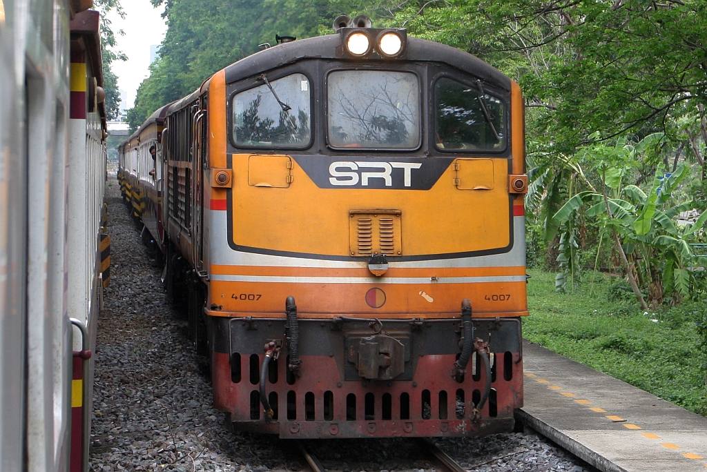 GEK 4007 (Co'Co', de, General Electric, Bj.1963, Fab.Nr. 34856) am 01.Mai 2022 in der Yommarat Station.