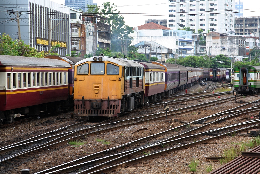 GEK 4013 (Co'Co', de, General Electric, Bj.1963, Fab.Nr. 34862) als eine der zwei Verschubreserven im Bf. Hua Lamphong am 15.Mai 2018.